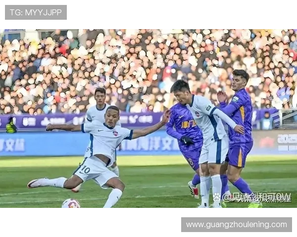 中超联赛激战正酣,各队争夺持续升温,竞争形势备受关注 中超联赛激战正酣,各队争夺持续升温,竞争形势备受关注