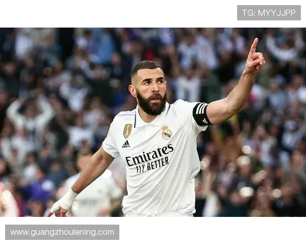 本泽马与C罗:终结方式与战术角色的结构差异分析 本泽马与C罗:终结方式与战术角色的结构差异分析