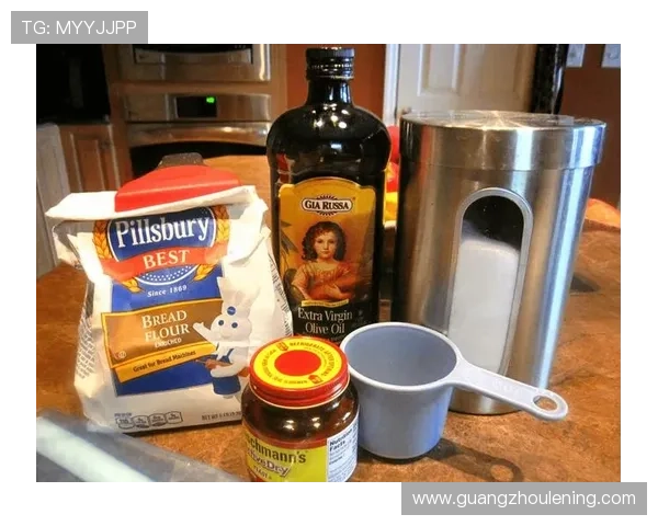 皮斯托瑞斯家的冰箱里，放着没拆封的蛋白粉和一把枪